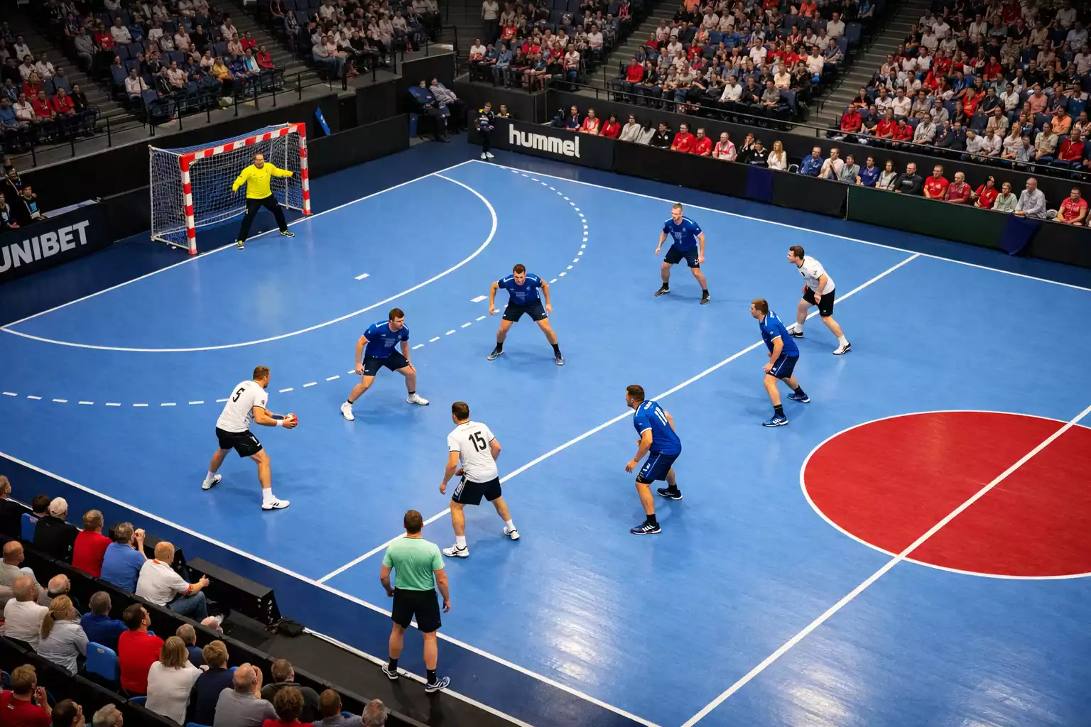 Handball-Spielfeld mit Mannschaften zeigt Grundlagen des Sports